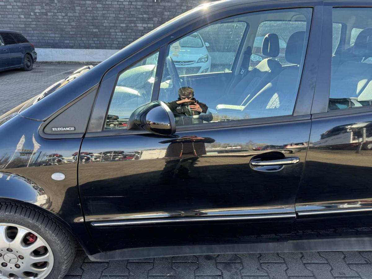 Mercedes A Klasse W169 original T&uuml;r vorn links 696 Nachtschwarz 5- T&uuml;rer Rohbau Bj.2001